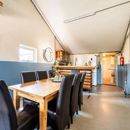 Spacious In With Garden Ferienhaus *