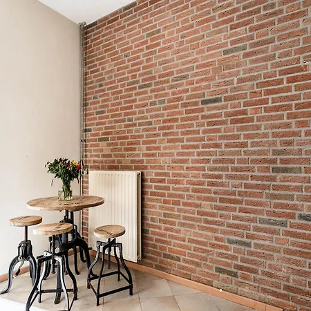 Spacious In With Garden *
