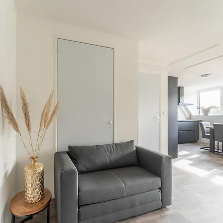 Spacious In With Garden *