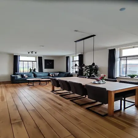 Spacious In With Garden