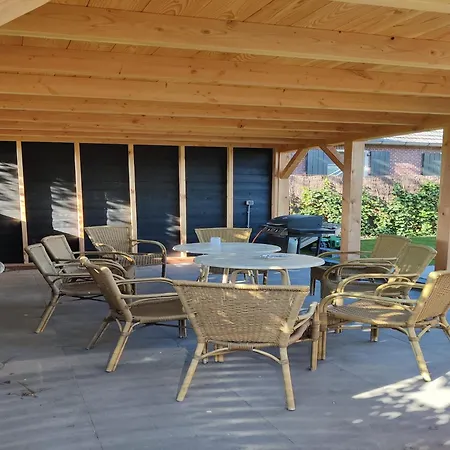 Spacious In With Garden