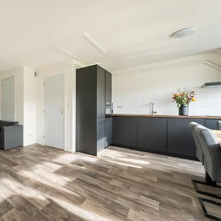 Spacious In With Garden Ferienhaus *