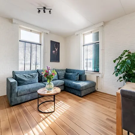 Spacious In With Garden *