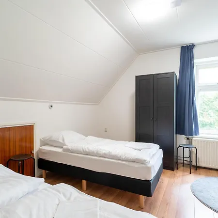 Spacious In With Garden