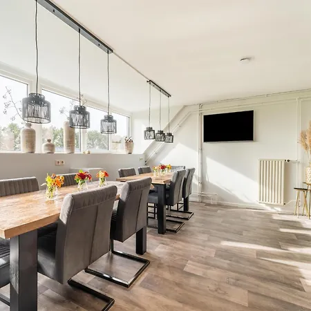 Spacious In With Garden Ferienhaus *