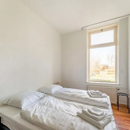Spacious In With Garden Ferienhaus