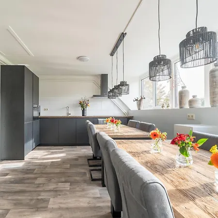 Spacious In With Garden *