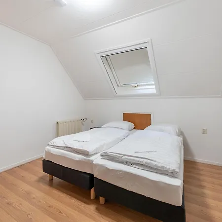 Spacious In With Garden Ferienhaus