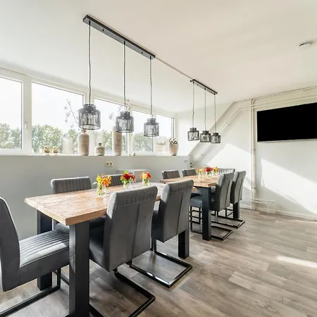 Spacious In With Garden Ferienhaus *