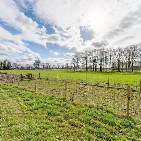 Spacious In With Garden Ferienhaus *