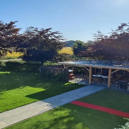 Spacious In With Garden