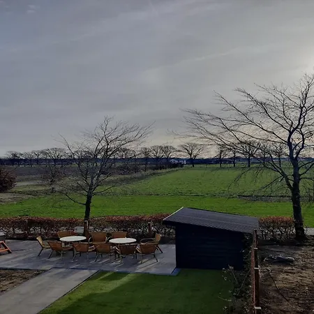 Spacious In With Garden Holiday home *