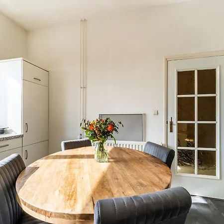 Spacious In With Garden Hébergement de vacances *