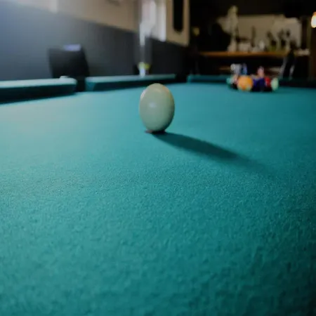 Spacious In With Garden *