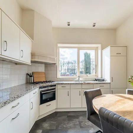 Spacious In With Garden Hébergement de vacances