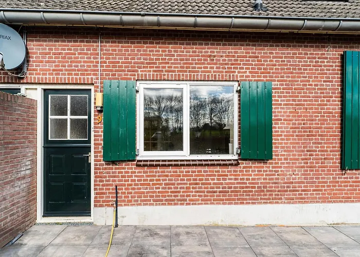 Spacious In With Garden