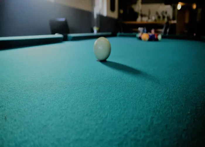 Spacious In With Garden *