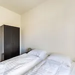 Semesterbostad Spacious In With Garden *