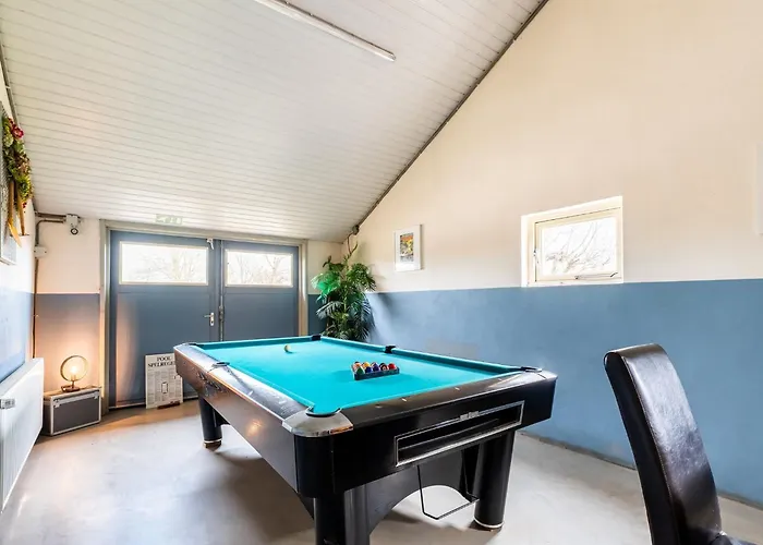 Spacious In With Garden *