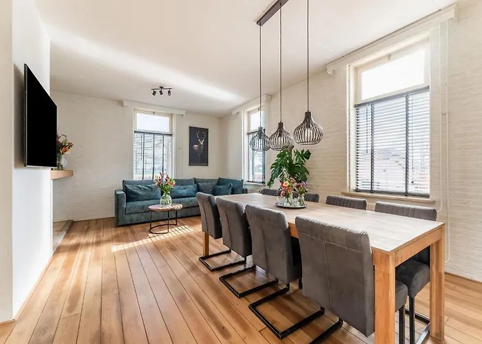 Spacious In With Garden